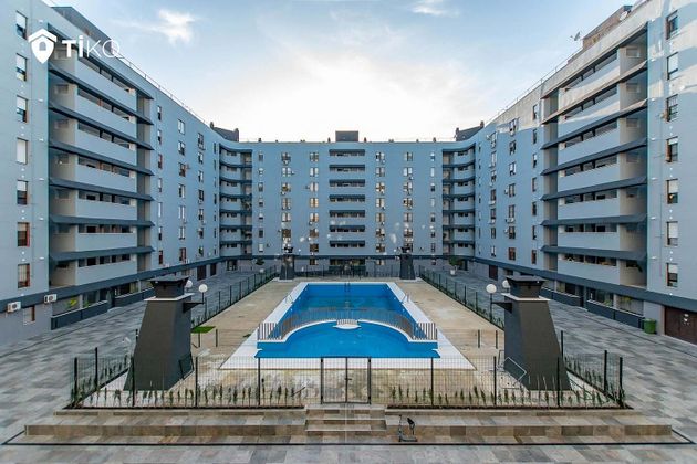 Foto 1 de Venta de piso en Colores - Entreparques de 2 habitaciones con terraza y piscina