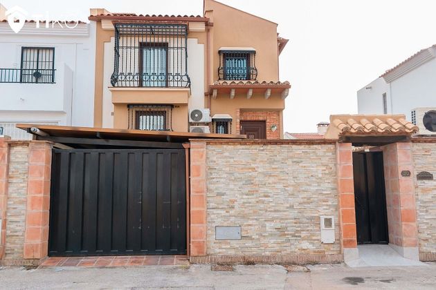 Foto 1 de Casa en venda a Camino Viejo de Málaga de 4 habitacions amb terrassa i piscina