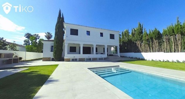 Foto 1 de Venta de casa en Los Naranjos - Las Brisas de 6 habitaciones con terraza y piscina