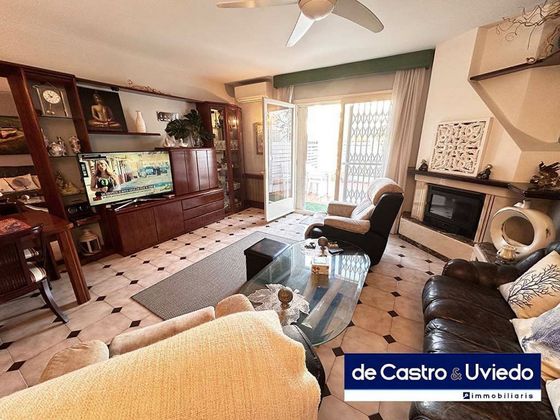 Foto 1 de Casa en venta en Centre - Pineda de Mar de 4 habitaciones con terraza y balcón