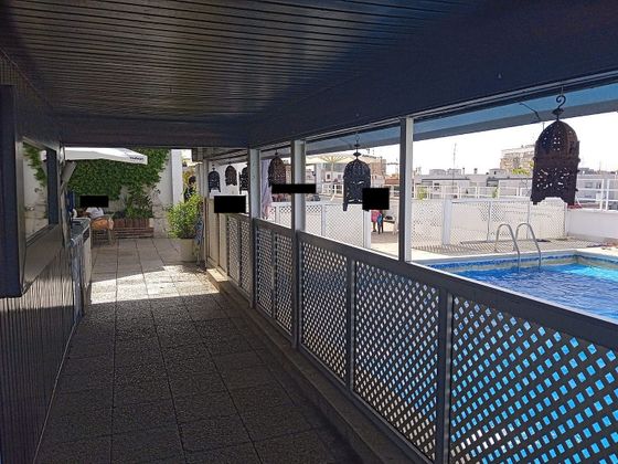 Foto 2 de Piso en venta en calle De Rafael Herrera de 1 habitación con terraza y piscina