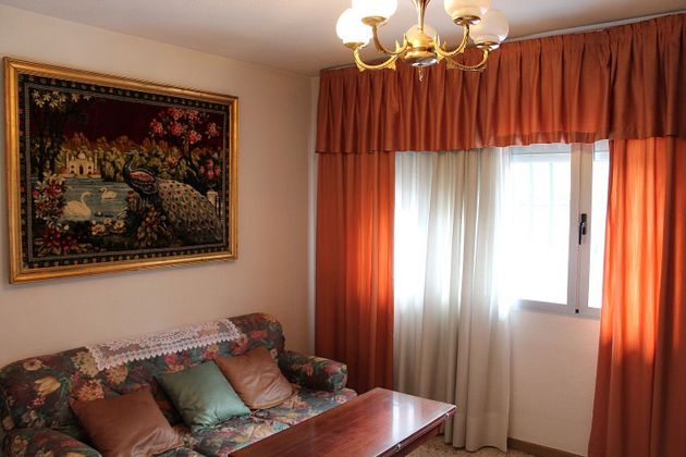 Foto 1 de Pis en venda a Reyes Católicos de 5 habitacions amb terrassa i calefacció