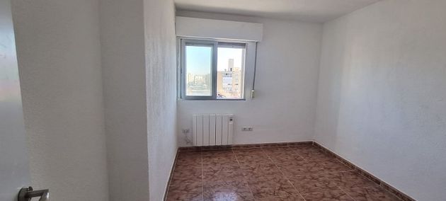 Foto 2 de Piso en venta en Villayuventus-Renfe de 3 habitaciones con balcón y calefacción