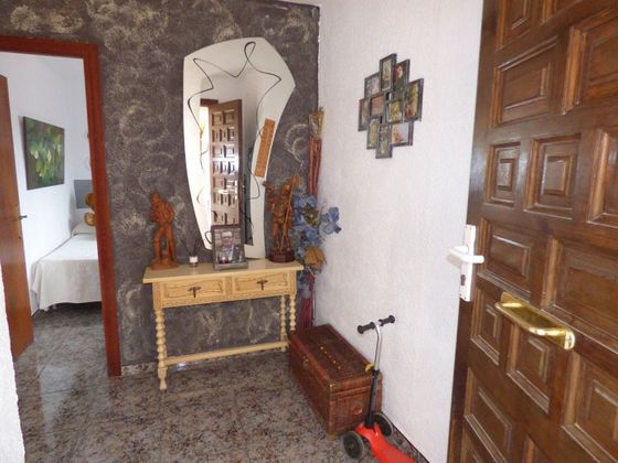 Foto 2 de Chalet en venta en Bisbal del Penedès, la de 6 habitaciones con terraza y piscina