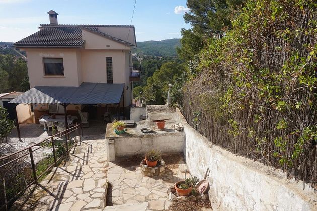 Foto 2 de Chalet en venta en Bisbal del Penedès, la de 5 habitaciones con terraza y piscina