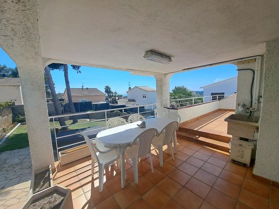 Foto 1 de Xalet en venda a La Muntanyeta - La Franquesa de 4 habitacions amb terrassa i piscina