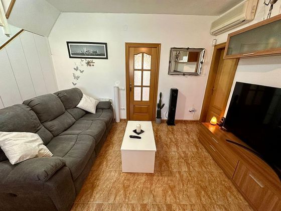 Foto 2 de Casa en venta en Santa Oliva de 4 habitaciones con terraza y piscina