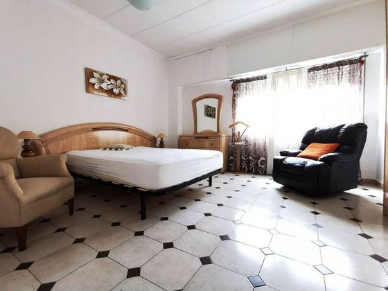 Foto 1 de Chalet en venta en Playa de Gandia de 3 habitaciones con terraza y aire acondicionado
