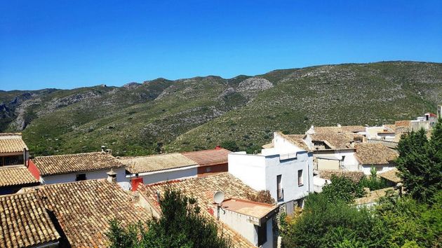 Foto 1 de Venta de chalet en Vall de Gallinera de 4 habitaciones con terraza y piscina