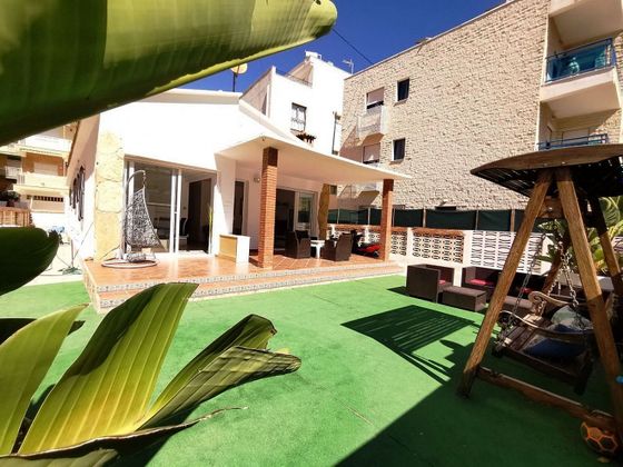Foto 1 de Xalet en venda a Playa de Gandia de 5 habitacions amb terrassa i aire acondicionat