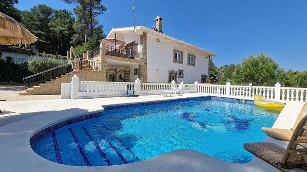 Foto 1 de Chalet en venta en Simat de la Valldigna de 7 habitaciones con terraza y piscina
