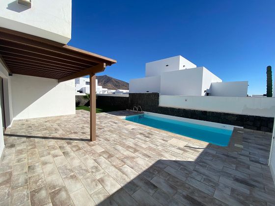 Foto 1 de Venta de casa en calle Cyca de 3 habitaciones con terraza y piscina