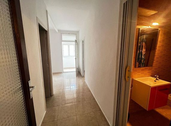 Foto 1 de Venta de piso en calle De Roger de Flor de 2 habitaciones con balcón