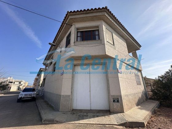 Foto 2 de Casa en venta en Camarles de 4 habitaciones con terraza y garaje