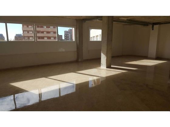 Foto 1 de Oficina en alquiler en avenida De L'alcalde Pere Molas con garaje y ascensor