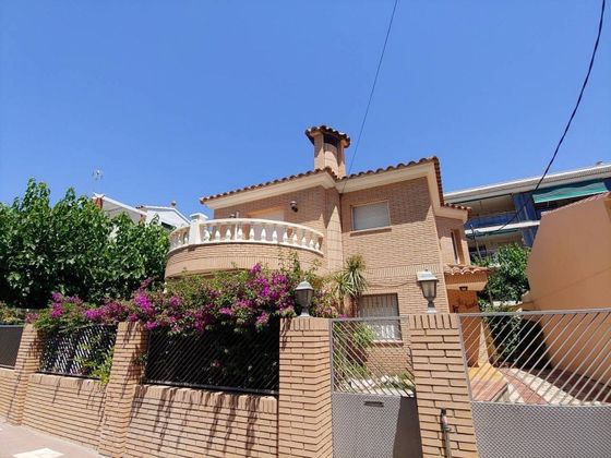 Foto 2 de Venta de chalet en Vilafortuny - Cap de Sant Pere de 5 habitaciones con terraza y jardín