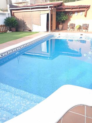 Foto 1 de Chalet en venta en Canyelles de 4 habitaciones con terraza y piscina