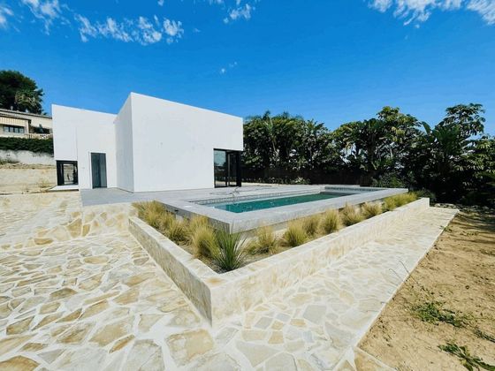 Foto 1 de Venta de casa en Vall de Gallinera de 3 habitaciones con terraza y piscina