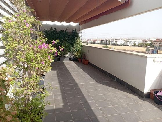 Foto 1 de Dúplex en lloguer a El Brillante -El Naranjo - El Tablero de 2 habitacions amb terrassa i piscina
