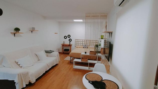 Foto 2 de Alquiler de estudio en Sta. Marina - San Andrés - San Pablo - San Lorenzo con muebles y aire acondicionado