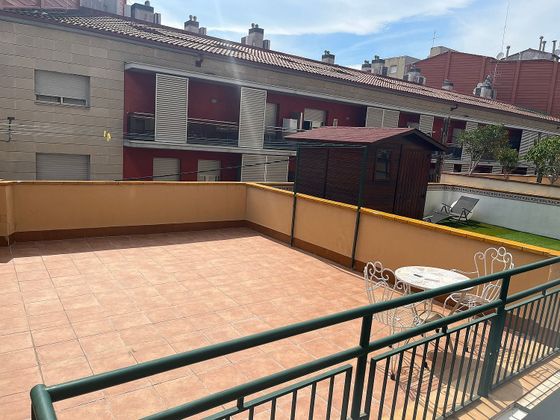 Foto 1 de Pis en venda a calle Josep Oriol de 4 habitacions amb terrassa i jardí