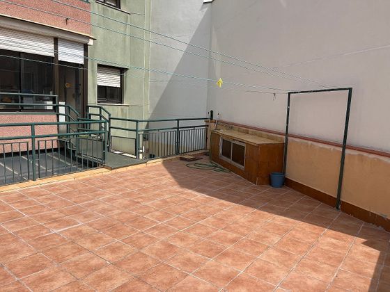 Foto 2 de Venta de piso en calle Josep Oriol de 4 habitaciones con terraza y jardín