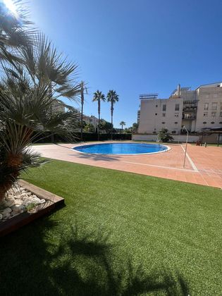 Foto 2 de Venta de piso en calle De Josep Irla de 2 habitaciones con terraza y piscina
