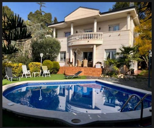 Foto 2 de Casa en venta en calle Tomas Guerrero de 4 habitaciones con terraza y piscina