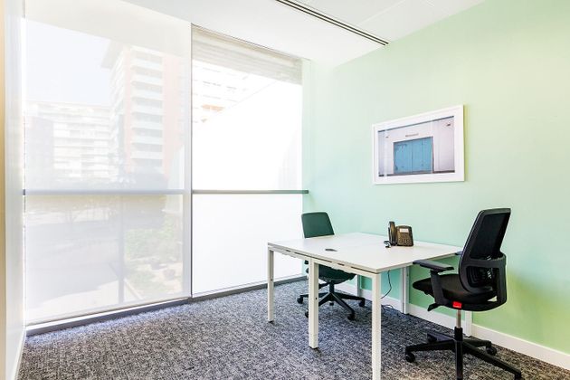 Foto 1 de Alquiler de oficina en avenida Can Rabia de 50 m²