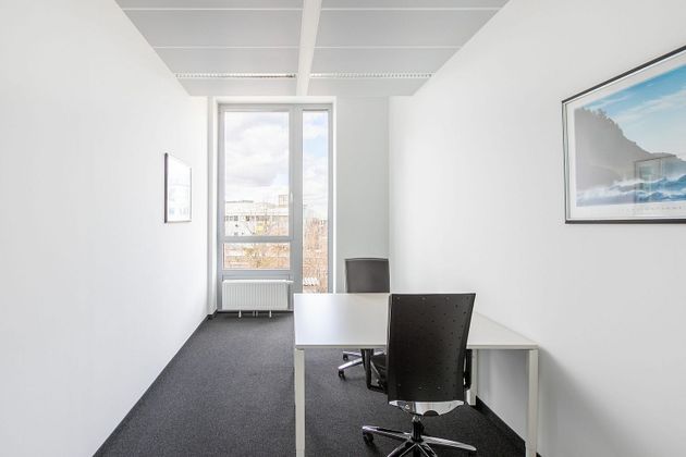 Foto 2 de Alquiler de oficina en calle Severo Ochoa de 11 m²