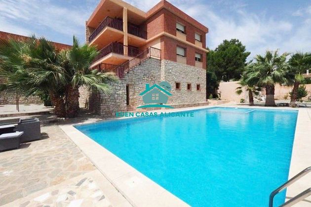 Foto 1 de Venta de chalet en Paus - Poligono San Blas de 9 habitaciones con terraza y piscina
