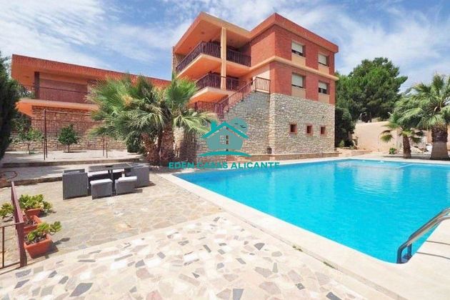 Foto 2 de Venta de chalet en Paus - Poligono San Blas de 9 habitaciones con terraza y piscina