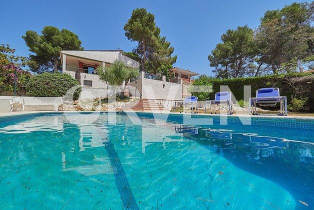 Foto 1 de Chalet en venta en La Mora de 6 habitaciones con terraza y piscina