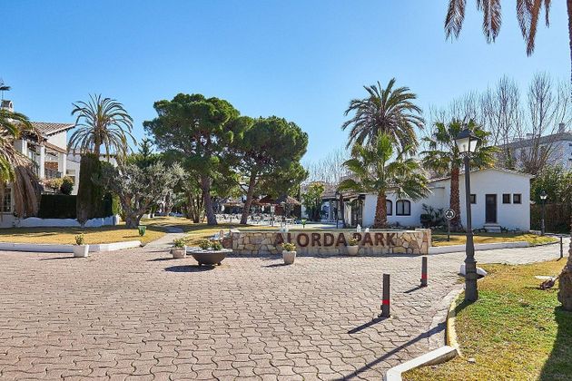 Foto 2 de Casa adossada en venda a urbanización Alorda Park de 4 habitacions amb terrassa i piscina