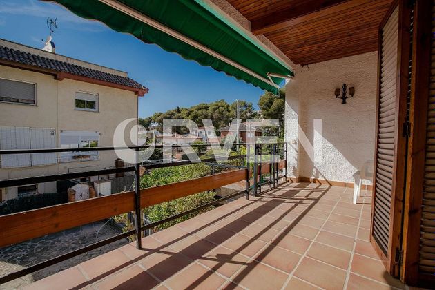 Foto 2 de Casa adosada en venta en La Mora de 4 habitaciones con terraza y garaje