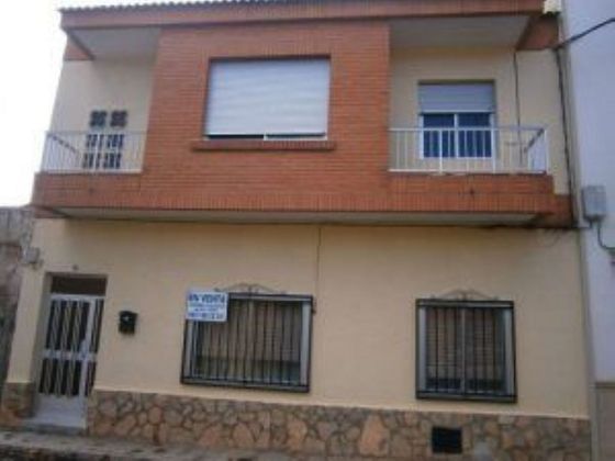Foto 1 de Casa adossada en venda a calle Tévar de 6 habitacions amb terrassa i balcó