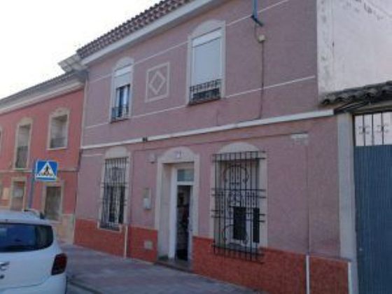 Foto 1 de Casa adossada en venda a carretera De Albacete de 4 habitacions amb garatge i balcó