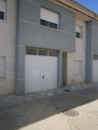 Foto 1 de Casa adosada en venta en calle Hornillo de 5 habitaciones con terraza y garaje