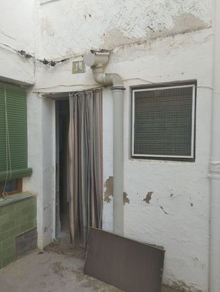 Foto 1 de Casa adosada en venta en calle Requena de 3 habitaciones con terraza