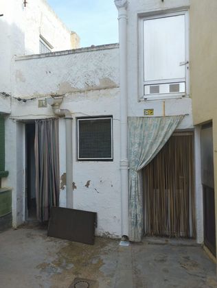 Foto 2 de Casa adosada en venta en calle Requena de 3 habitaciones con terraza