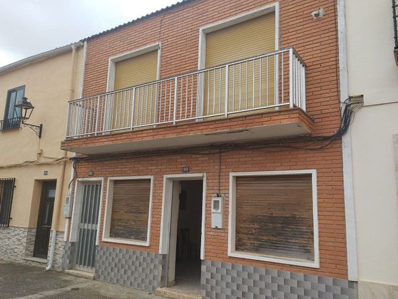 Foto 1 de Casa adossada en venda a calle Herreros de 9 habitacions amb terrassa i garatge