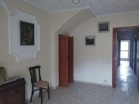 Foto 2 de Casa adossada en venda a calle Herreros de 9 habitacions amb terrassa i garatge