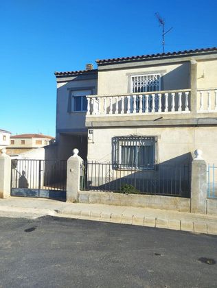 Foto 1 de Casa adossada en venda a calle Motilleja de 4 habitacions amb terrassa i garatge