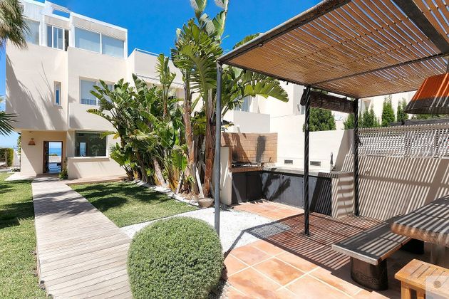 Foto 2 de Casa adosada en venta en calle De Sant Ferran de 3 habitaciones con terraza y piscina