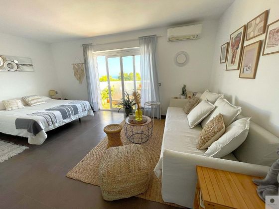 Foto 1 de Piso en alquiler en Cala Vedella - Cala Tarida - Cala Conta de 1 habitación con terraza y piscina