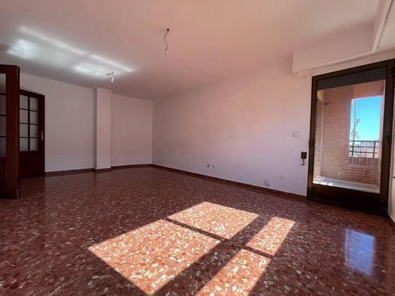 Foto 1 de Venta de piso en San Ramón y Monte de Piedad de 4 habitaciones con garaje y balcón