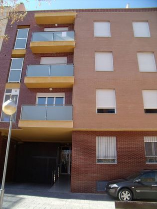 Foto 1 de Venta de piso en Caudete de 3 habitaciones con balcón y calefacción
