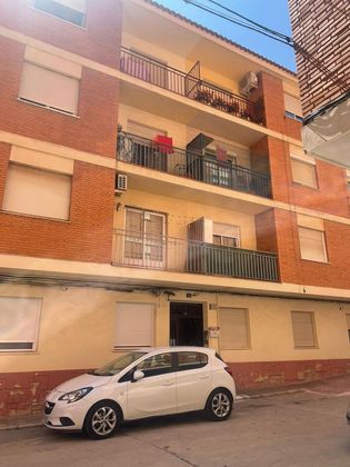 Foto 1 de Pis en venda a calle Alpera de 4 habitacions i 79 m²