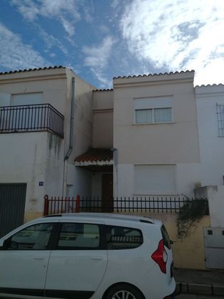 Foto 1 de Venta de casa adosada en calle Constitución de 4 habitaciones con terraza