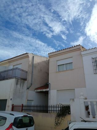 Foto 2 de Venta de casa adosada en calle Constitución de 4 habitaciones con terraza